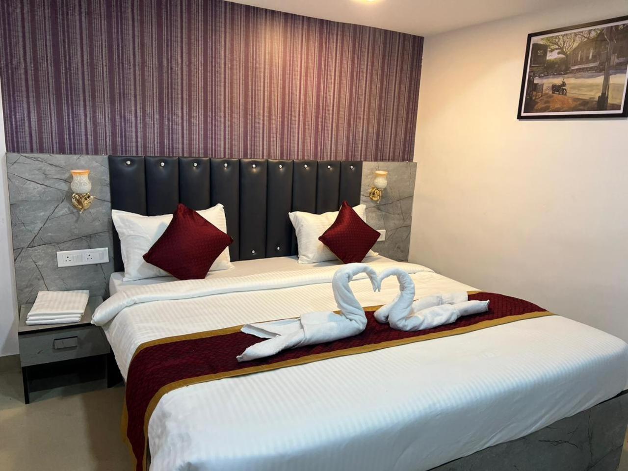 Hotel Orchard Park Pune Zewnętrze zdjęcie